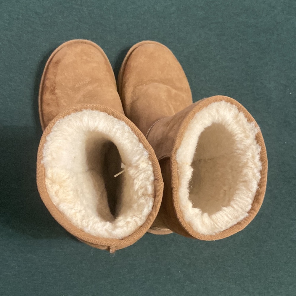 UGG - Picture 5 of 7